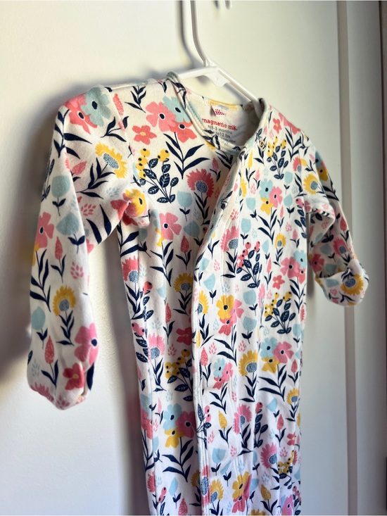 Magnetic Me Other - Magnetic Me Organic Cotton Floral Magnetic Gown NB–3 Months